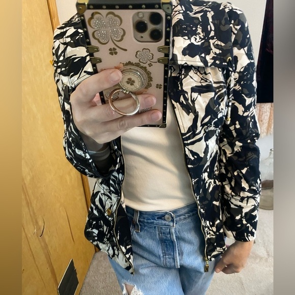 St John Black and White Floral Leaf Print Lightweight Cotton Jacket - Picture 6 of 11